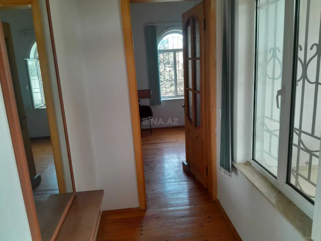 Satılır 5 otaqlı həyət evi 180 m²