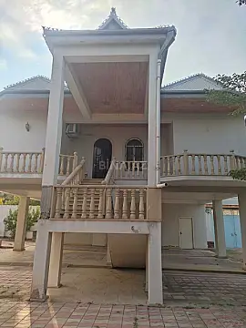 Satılır 5 otaqlı həyət evi 180 m²