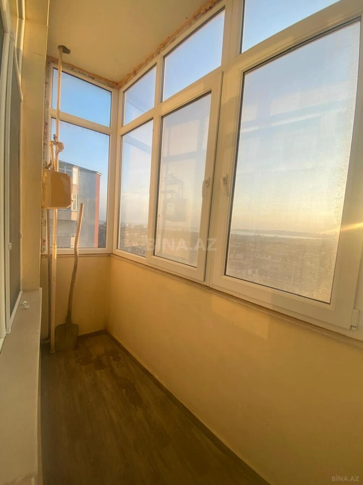 Satılır 4 otaqlı mənzil 160 m²