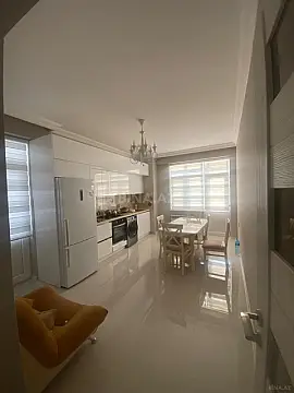 Satılır 4 otaqlı mənzil 160 m²