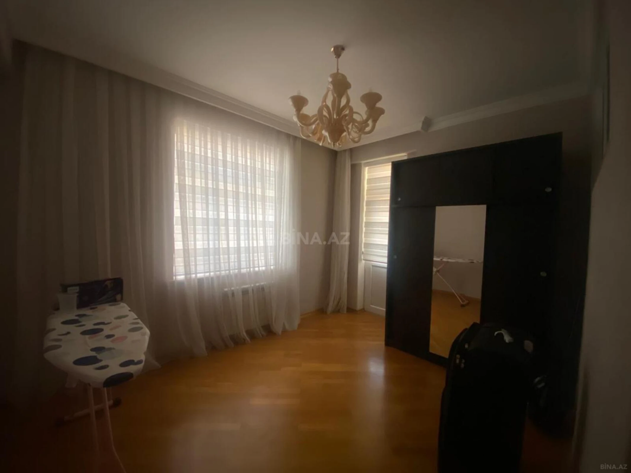 Satılır 4 otaqlı mənzil 160 m²