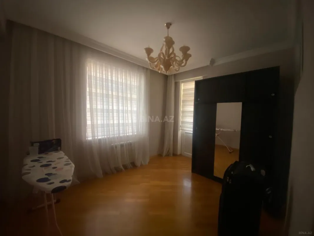Satılır 4 otaqlı mənzil 160 m²