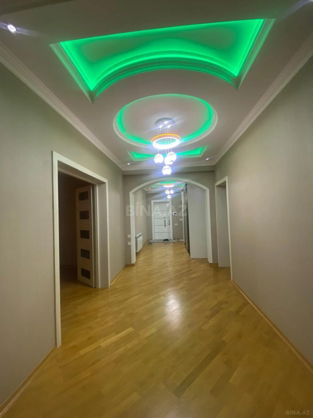 Satılır 4 otaqlı mənzil 160 m²