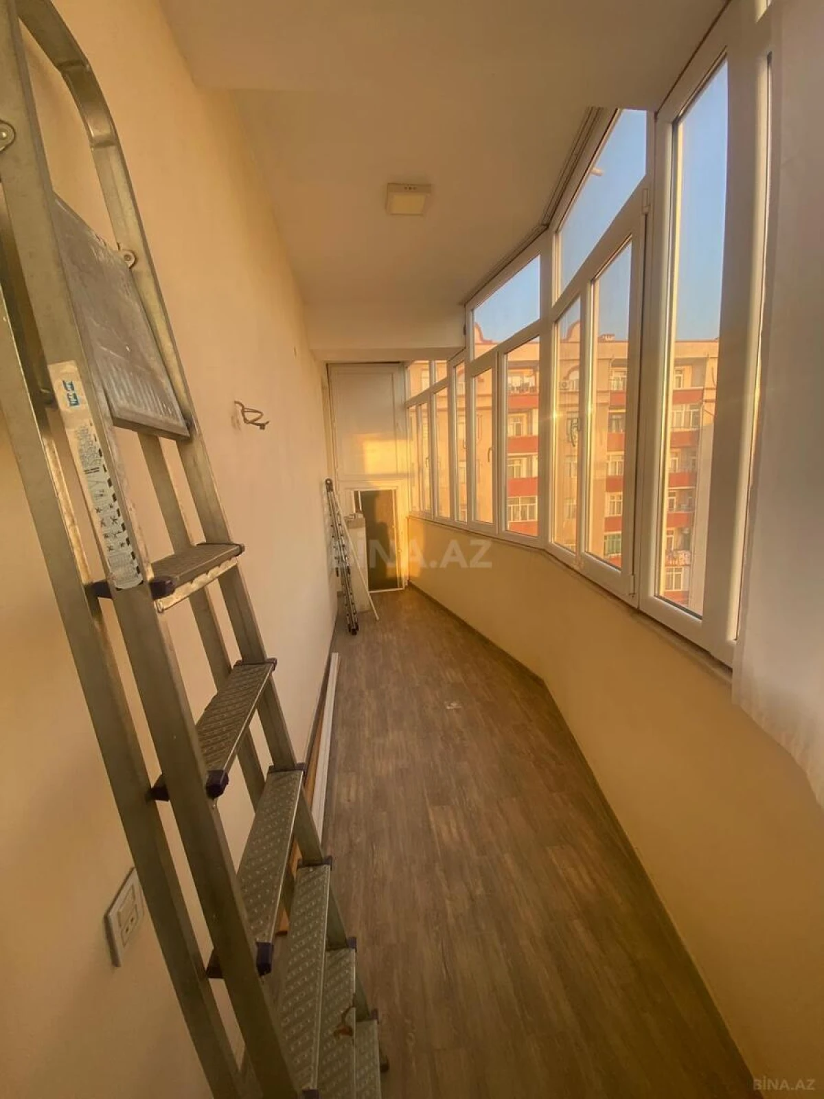 Satılır 4 otaqlı mənzil 160 m²