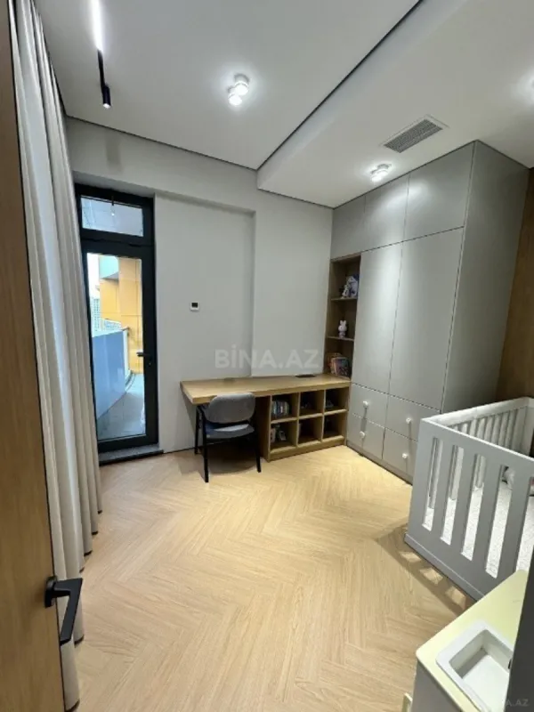 Satılır 3 otaqlı mənzil 128 m²