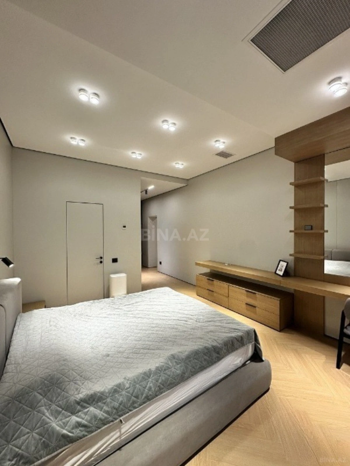 Satılır 3 otaqlı mənzil 128 m²