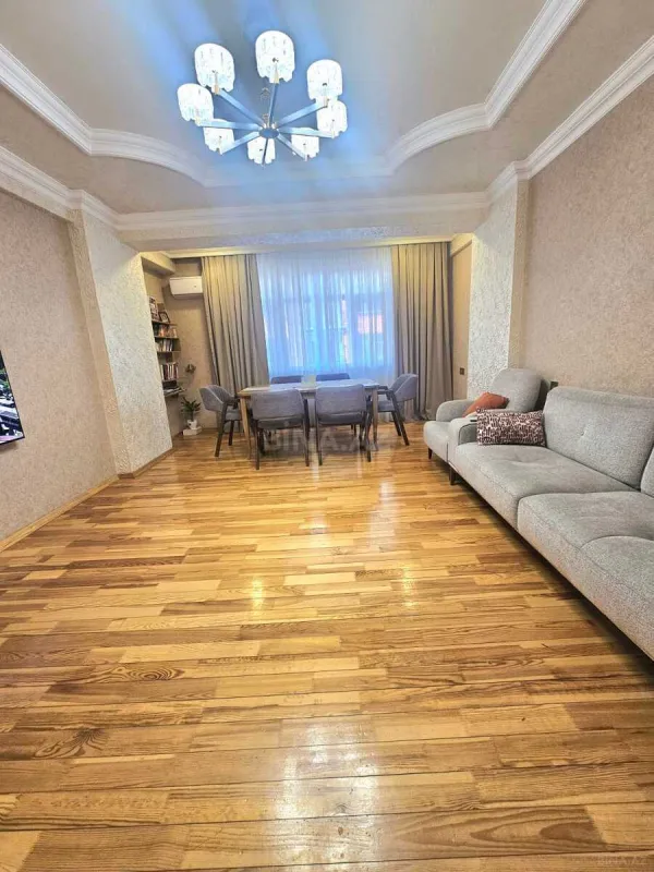 Satılır 3 otaqlı mənzil 120 m²