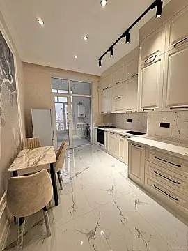 Kirayə verilir 2 otaqlı mənzil 78 m²