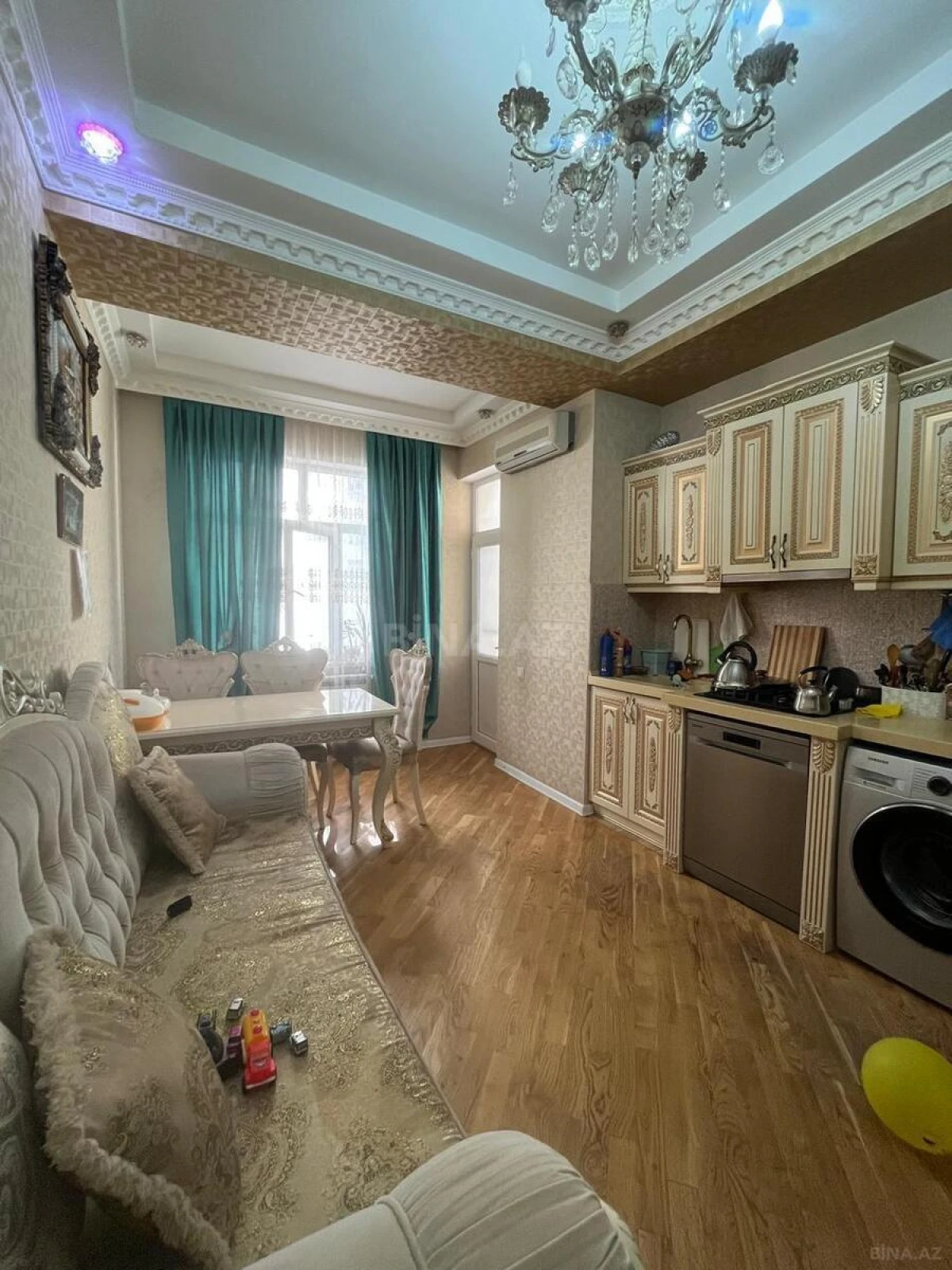 Satılır 4 otaqlı mənzil 146 m²