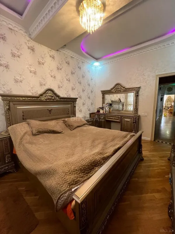 Satılır 4 otaqlı mənzil 146 m²