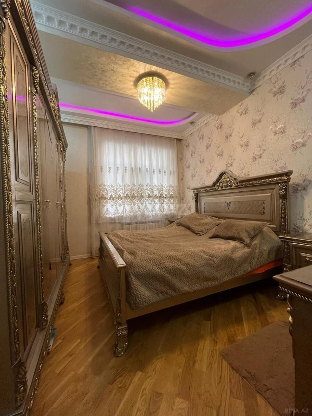 Satılır 4 otaqlı mənzil 146 m²