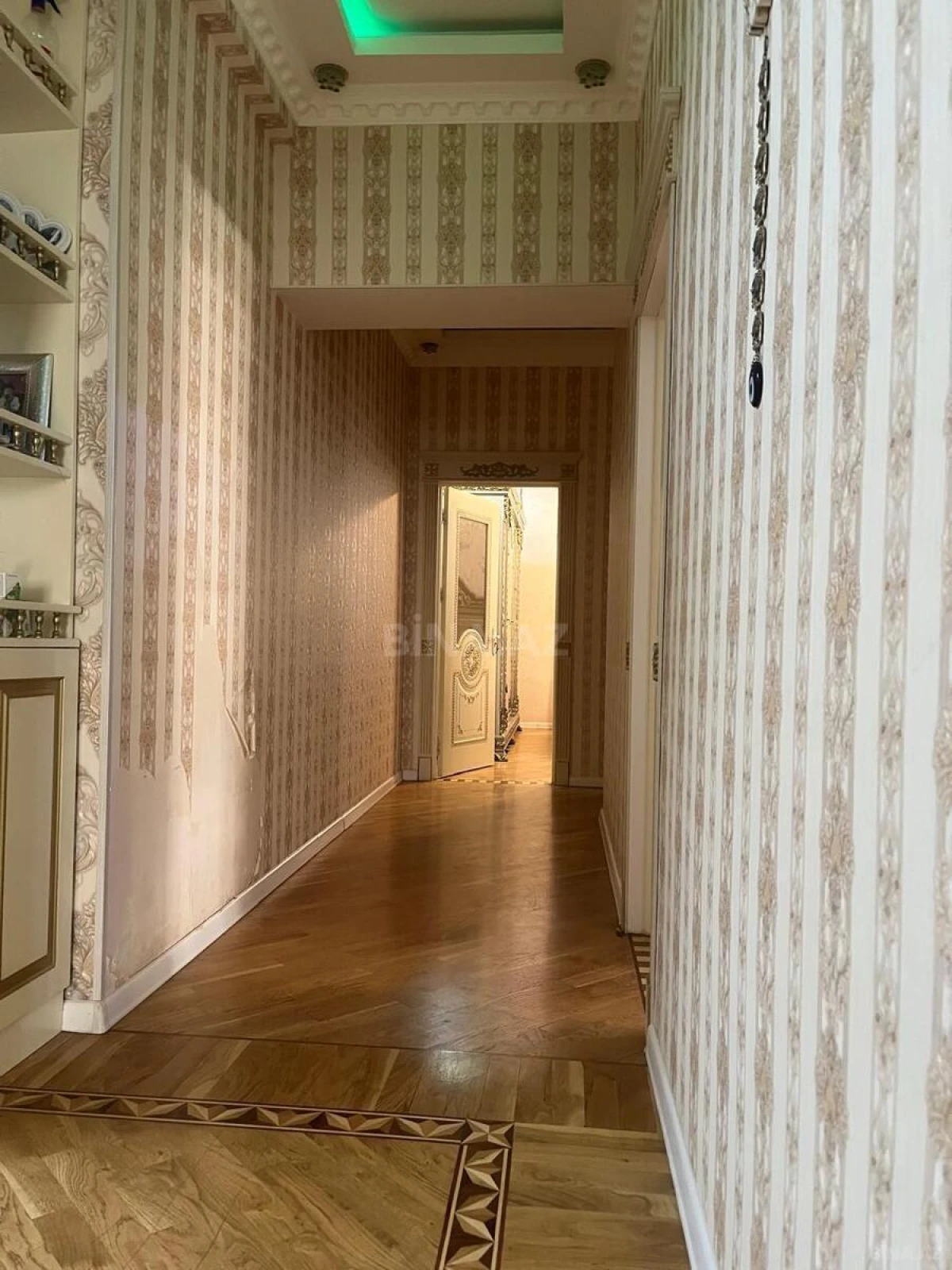 Satılır 4 otaqlı mənzil 146 m²