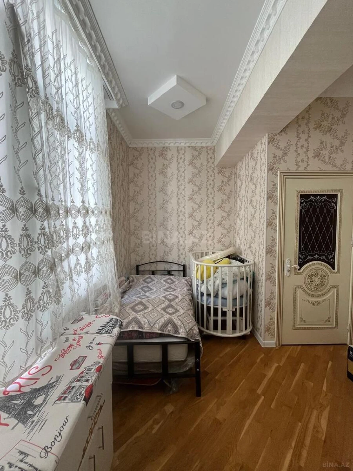 Satılır 4 otaqlı mənzil 146 m²