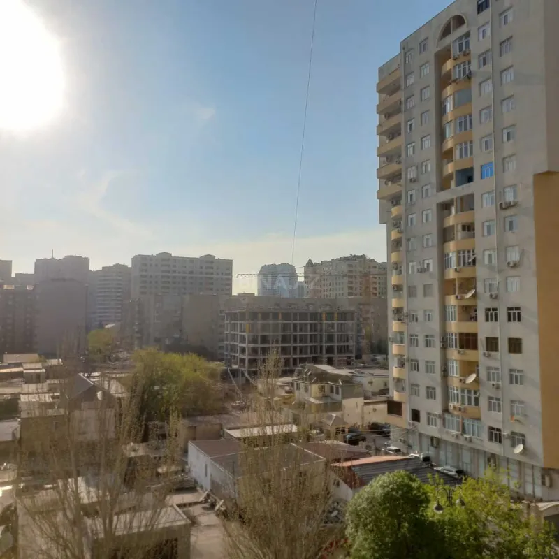 Satılır 4 otaqlı mənzil 185 m²
