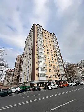 Satılır 4 otaqlı mənzil 185 m²