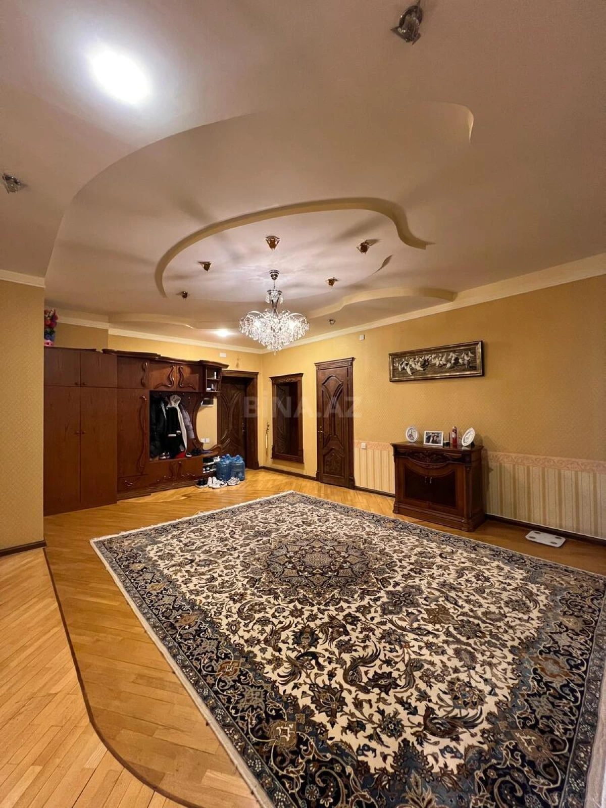 Satılır 4 otaqlı mənzil 185 m²