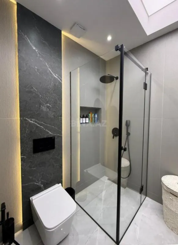 Satılır 3 otaqlı mənzil 135 m²