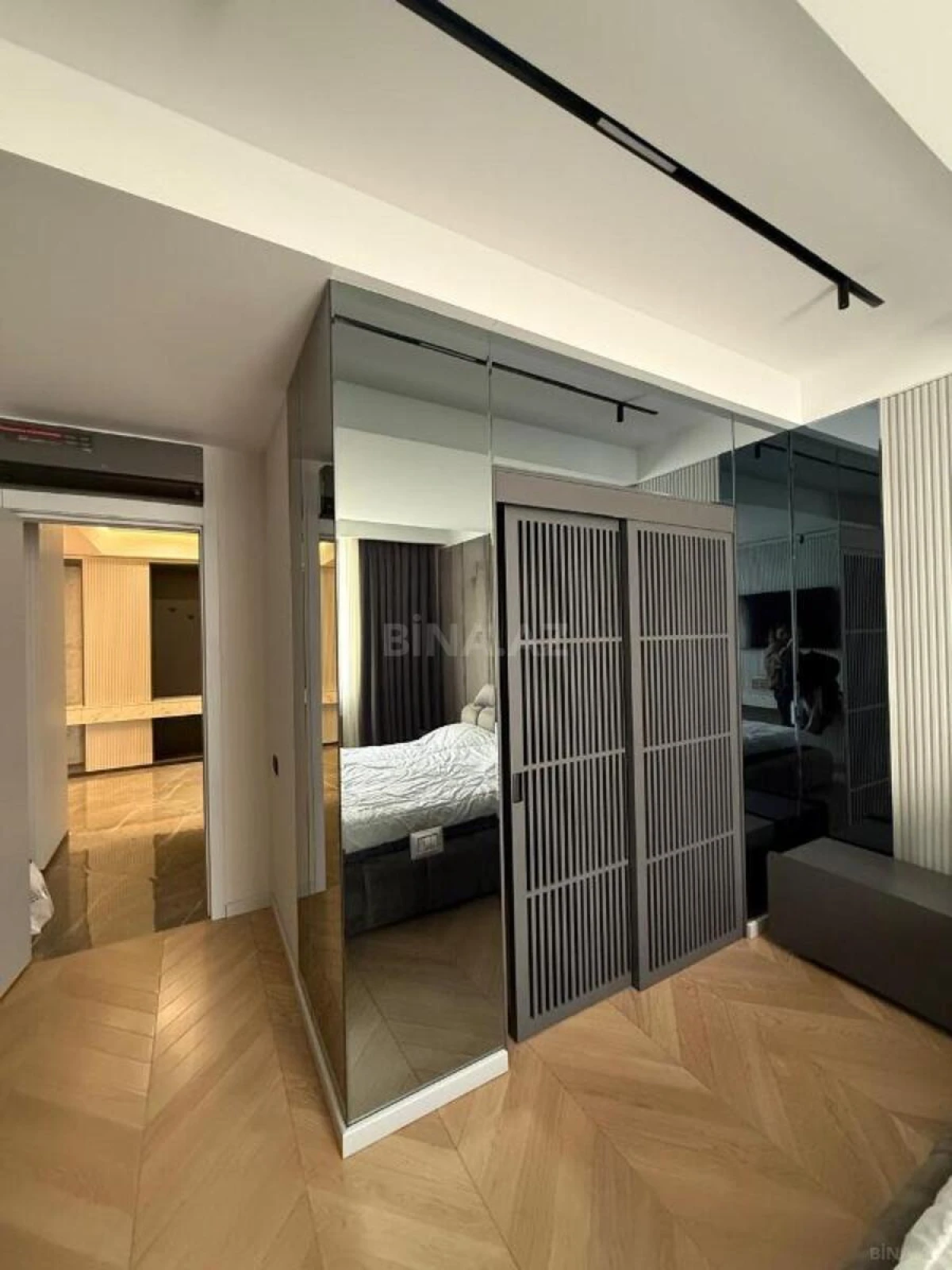 Satılır 3 otaqlı mənzil 135 m²