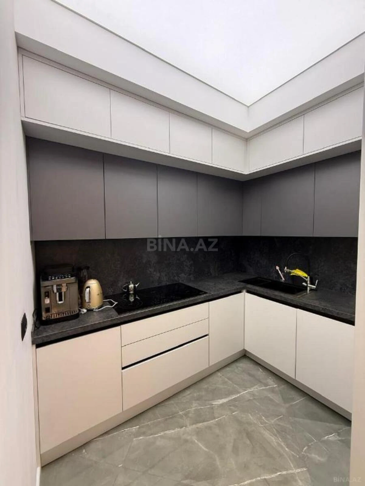 Satılır 3 otaqlı mənzil 135 m²