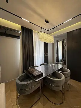 Satılır 3 otaqlı mənzil 135 m²