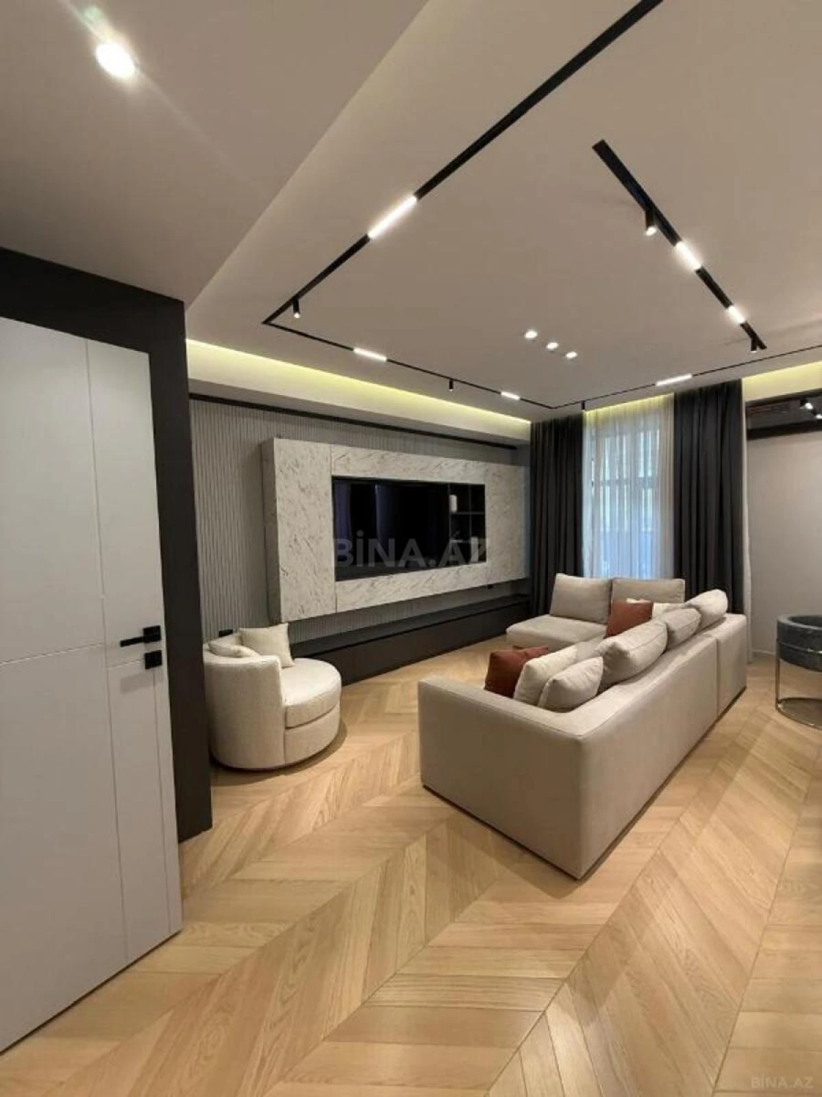 Satılır 3 otaqlı mənzil 135 m²