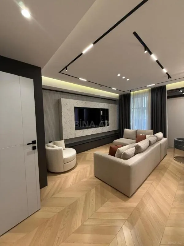 Satılır 3 otaqlı mənzil 135 m²