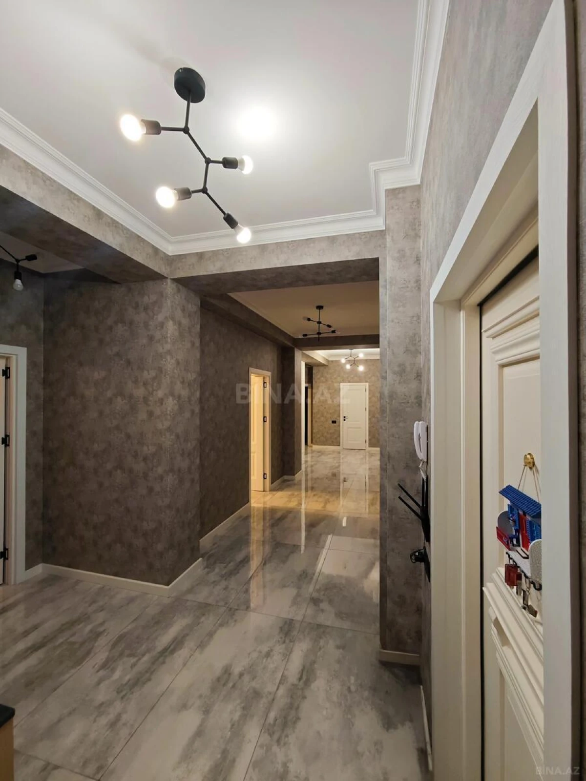 Satılır 3 otaqlı mənzil 150 m²