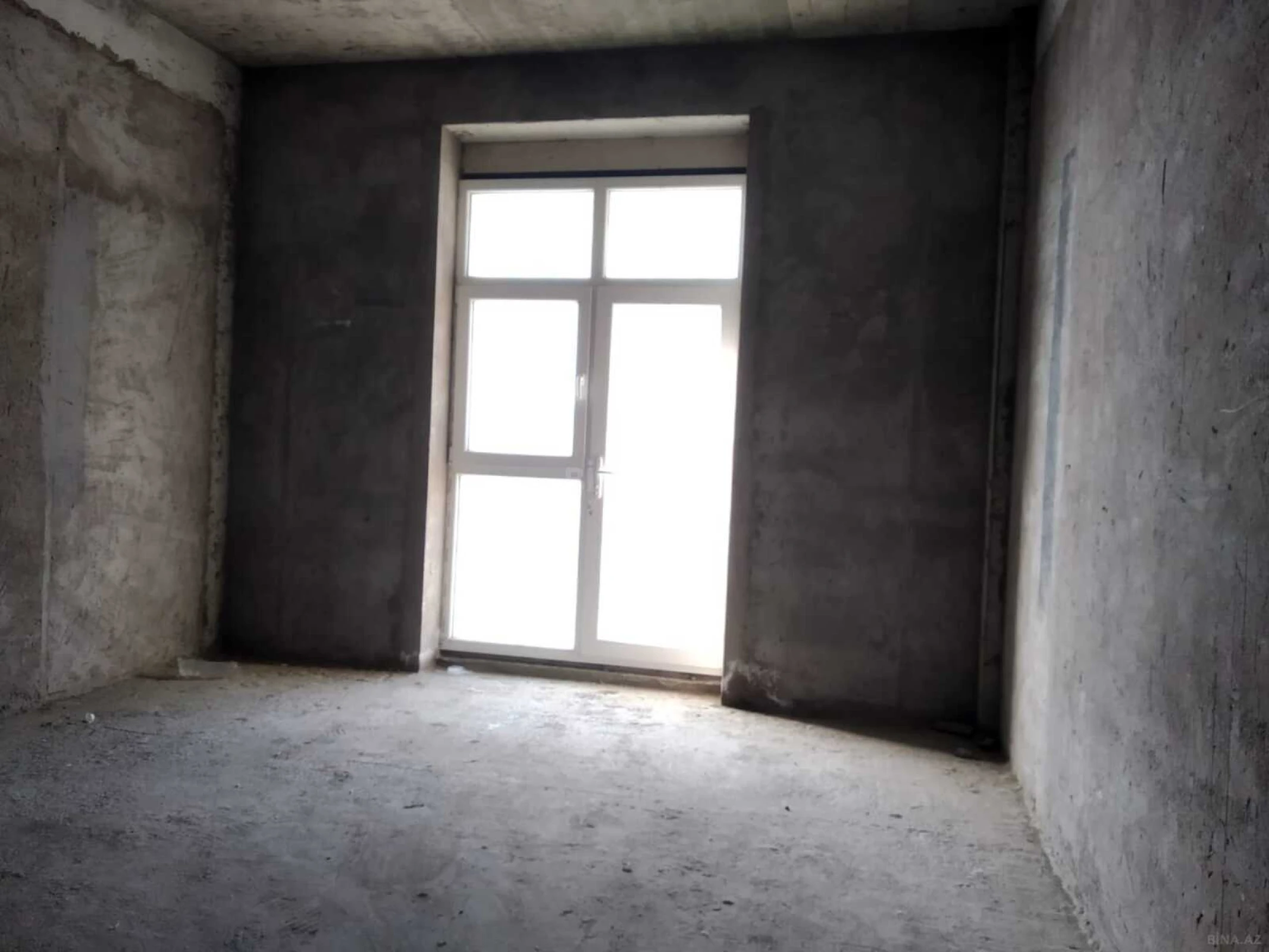 Satılır 4 otaqlı mənzil 148 m²