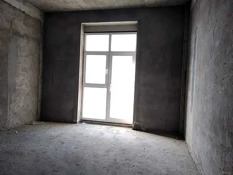 Satılır 4 otaqlı mənzil 148 m²