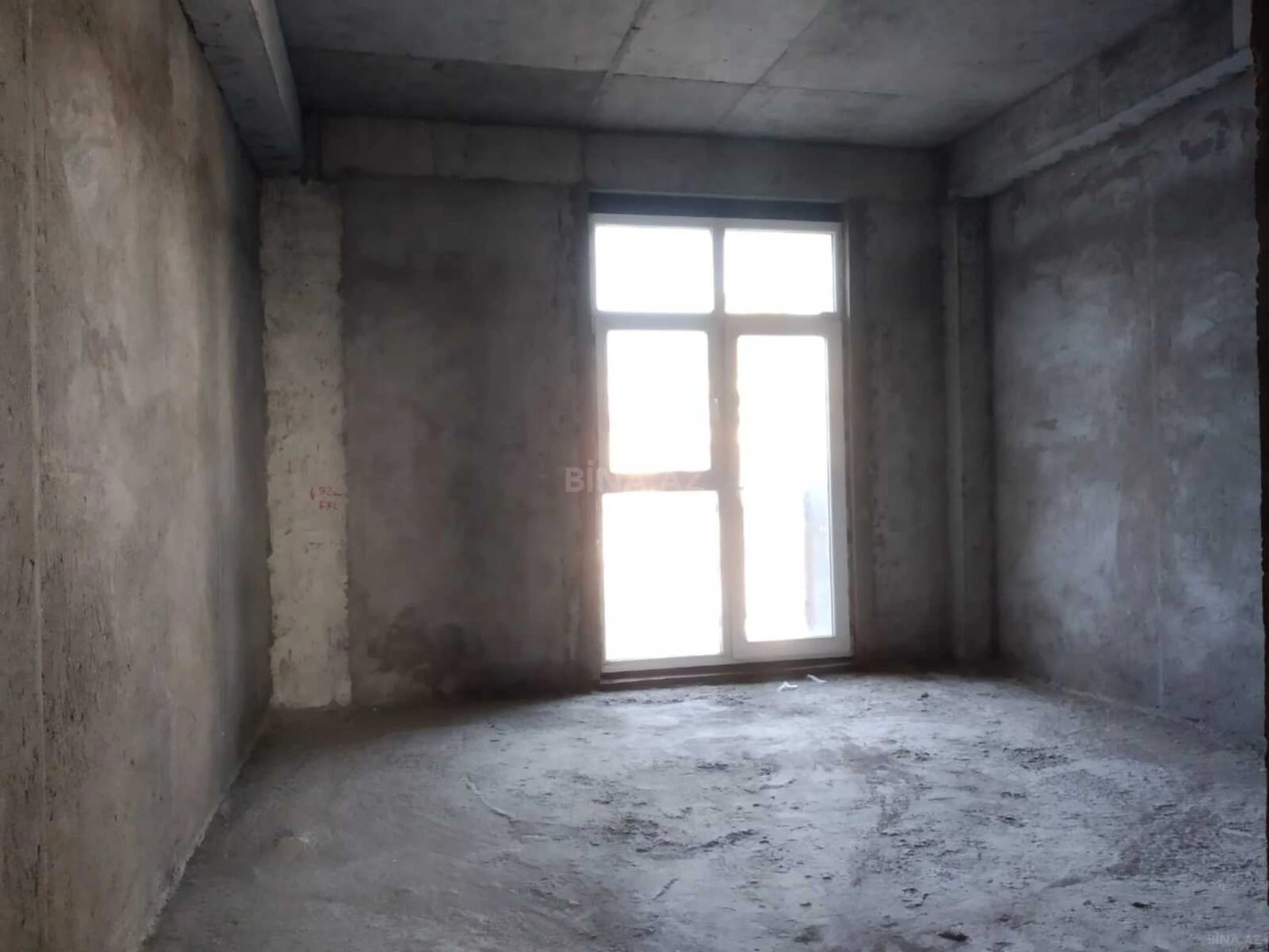 Satılır 4 otaqlı mənzil 148 m²