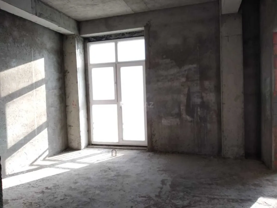 Satılır 4 otaqlı mənzil 148 m²