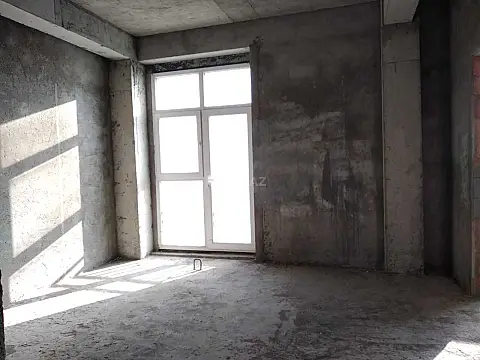 Satılır 4 otaqlı mənzil 148 m²
