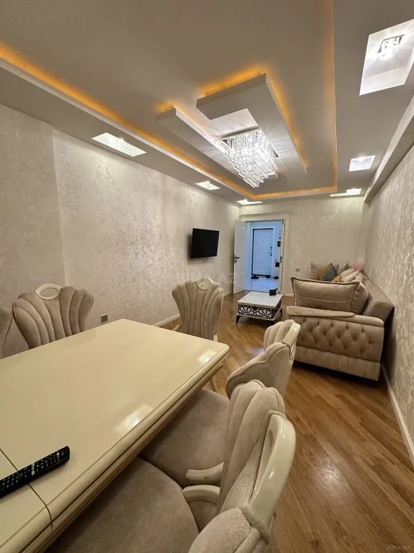 Satılır 3 otaqlı mənzil 112 m²