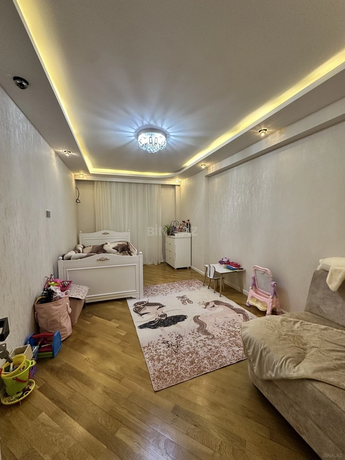 Satılır 3 otaqlı mənzil 112 m²