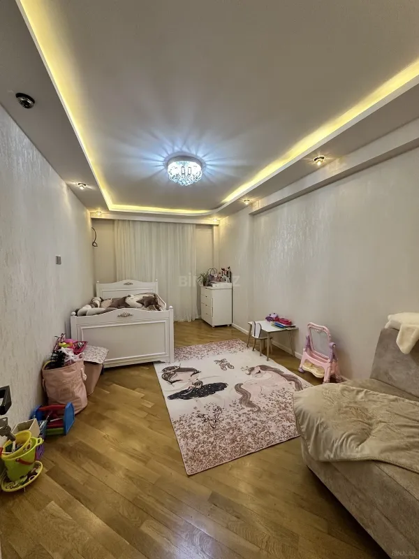 Satılır 3 otaqlı mənzil 112 m²