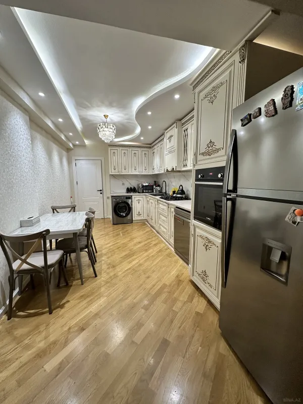 Satılır 3 otaqlı mənzil 112 m²