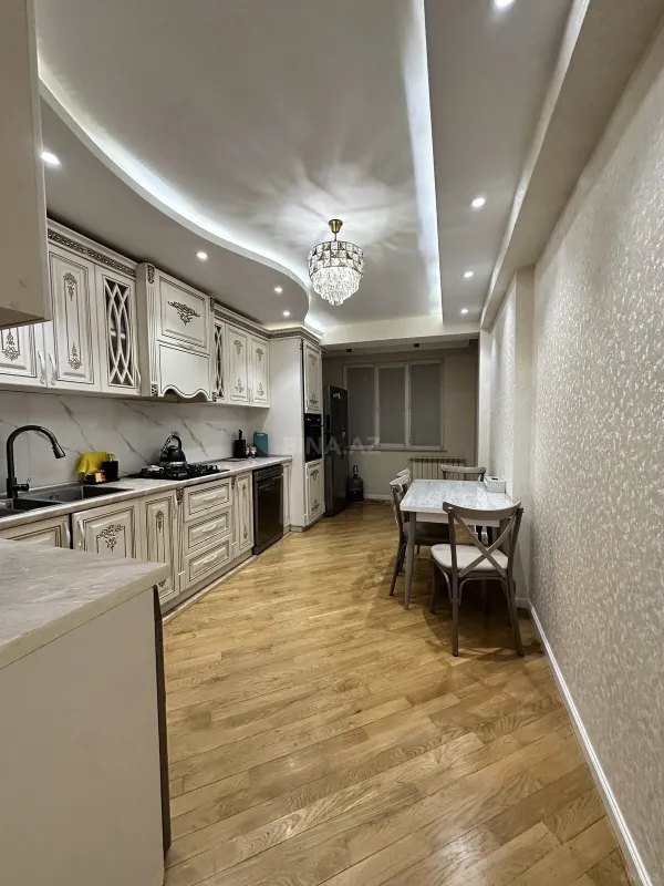 Satılır 3 otaqlı mənzil 112 m²