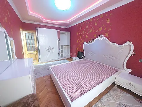 Satılır 4 otaqlı mənzil 100 m²
