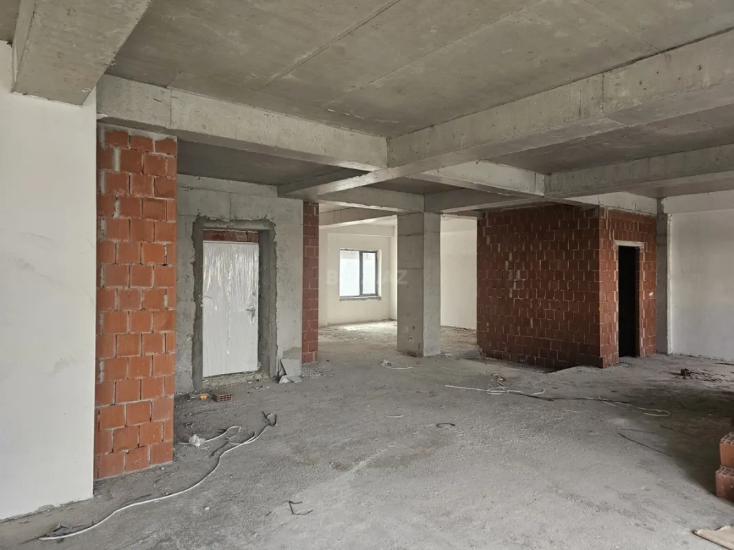 Kirayə verilir obyekt 325 m²