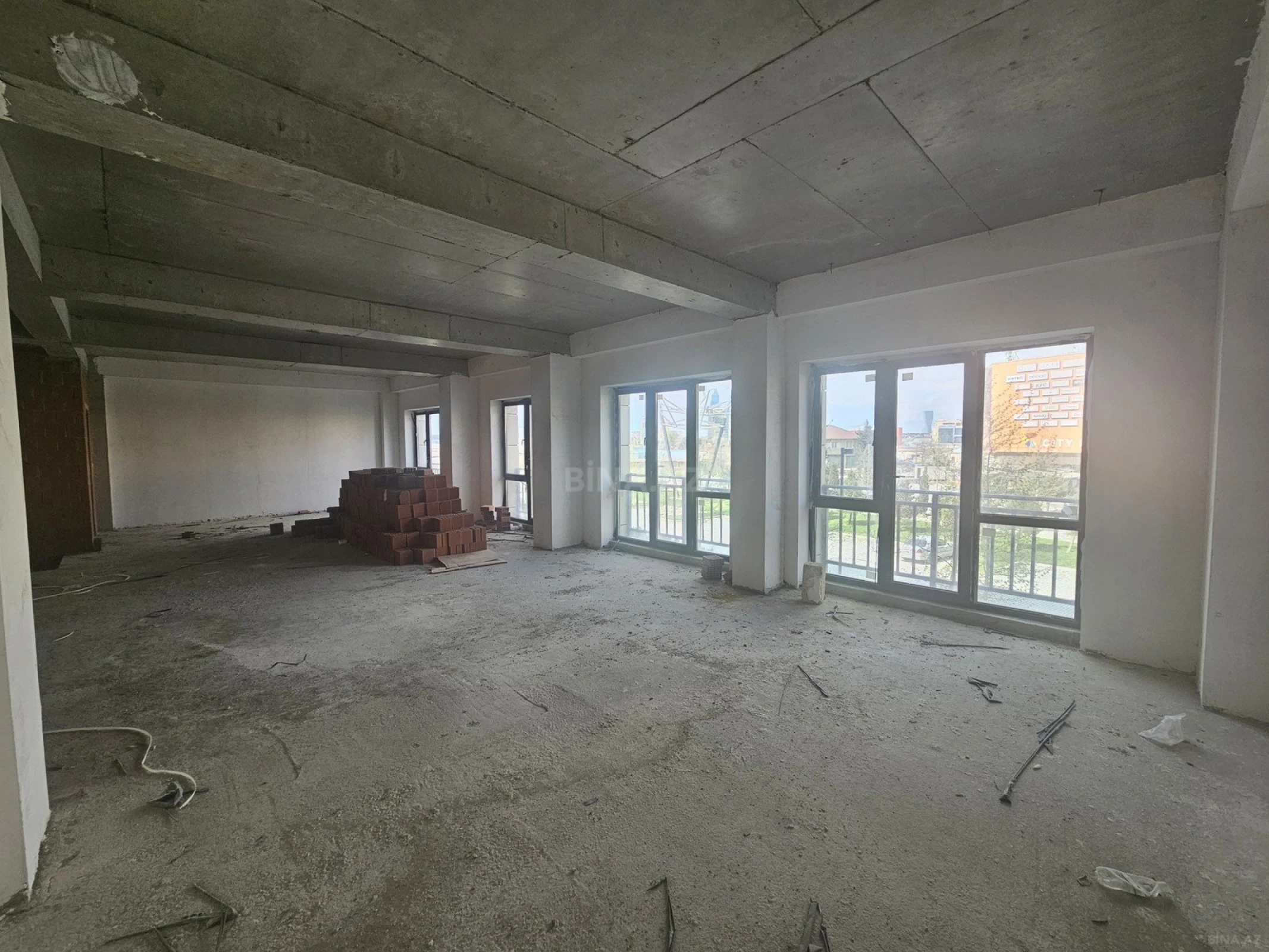 Kirayə verilir obyekt 325 m²