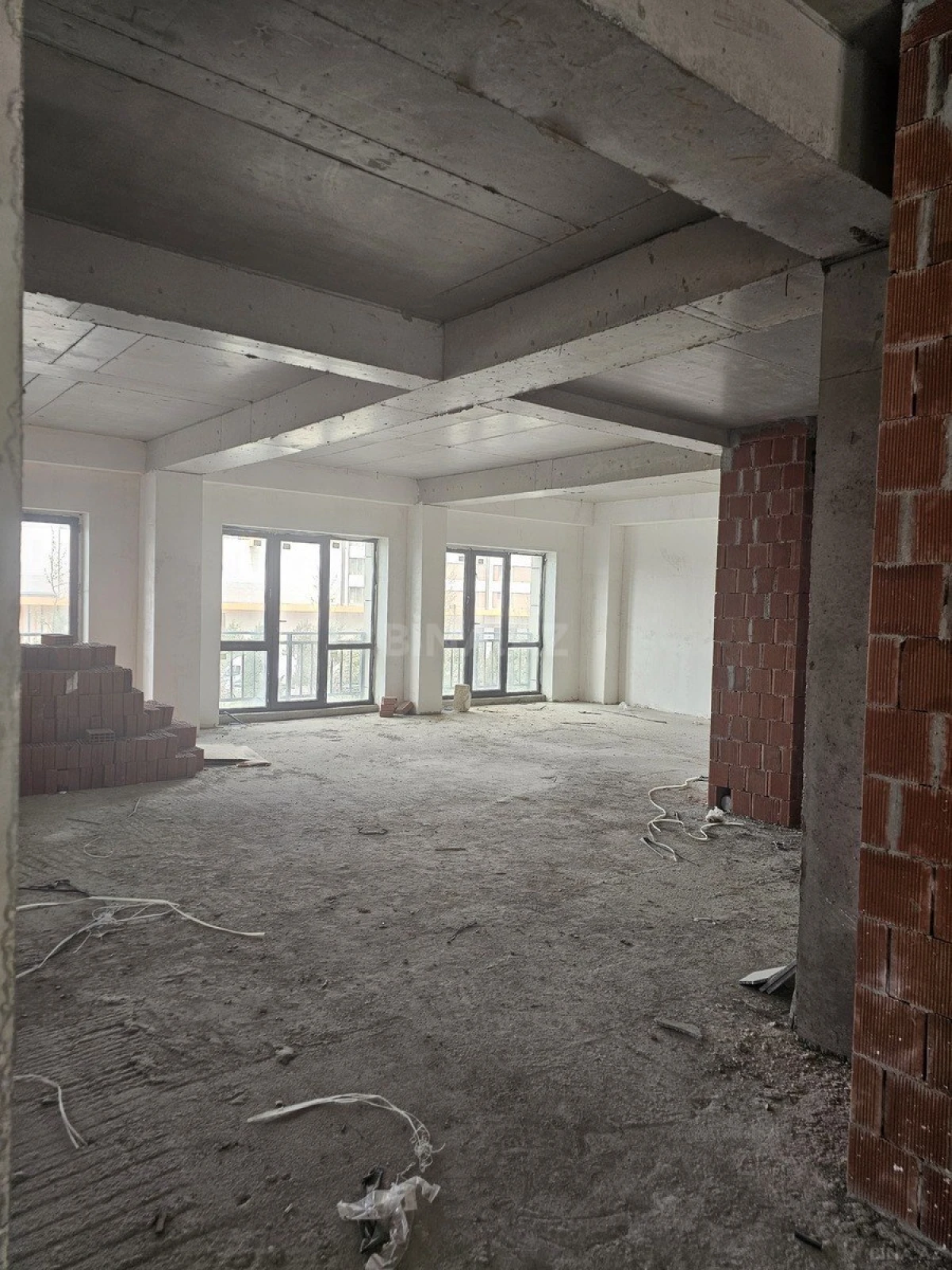 Kirayə verilir obyekt 325 m²