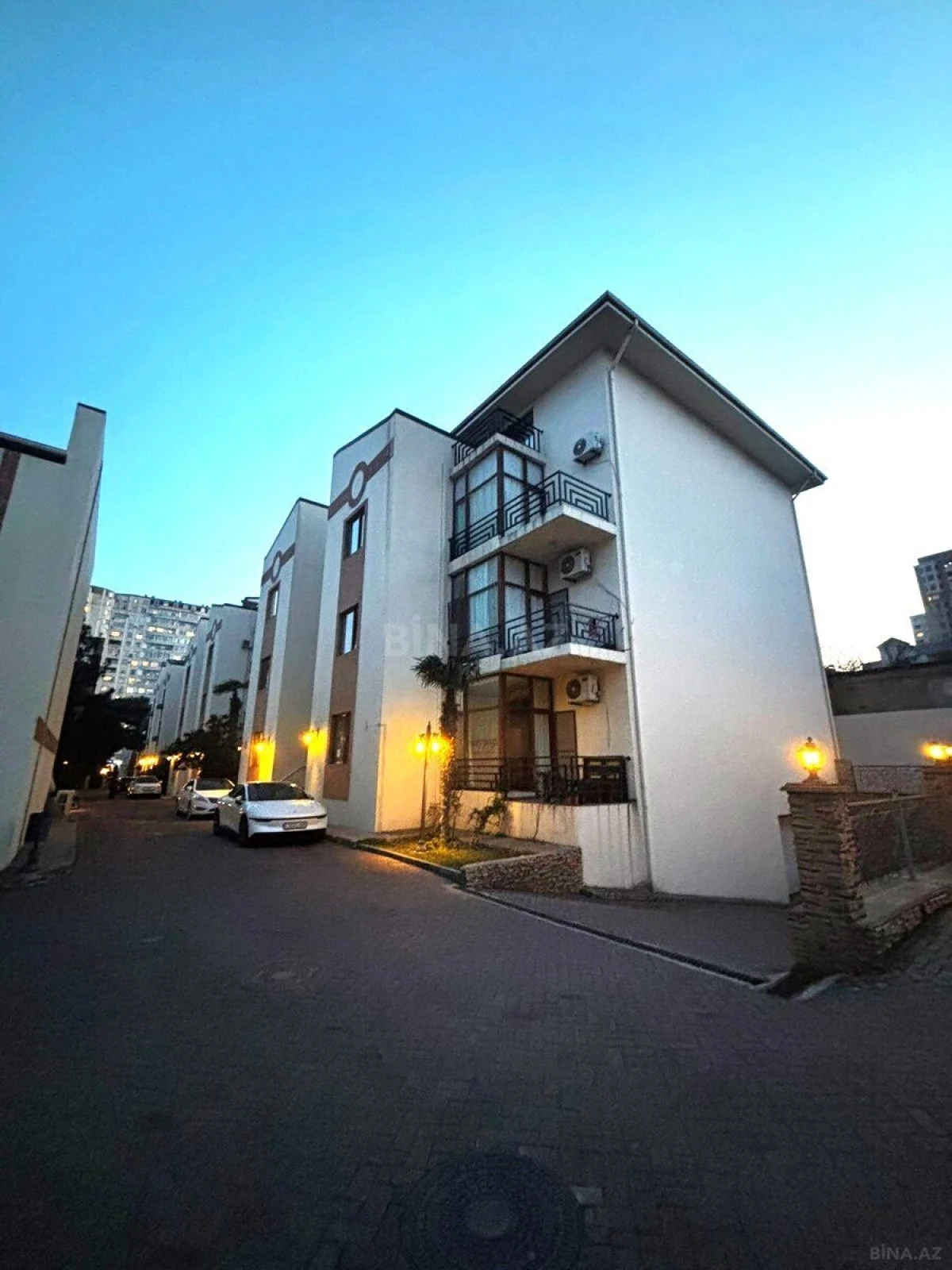 Kirayə verilir 7 otaqlı mənzil 350 m²