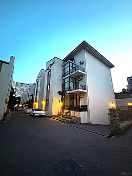 Kirayə verilir 7 otaqlı mənzil 350 m² — Bakı, İnşaatçılar 7 otaq 350.00 m²