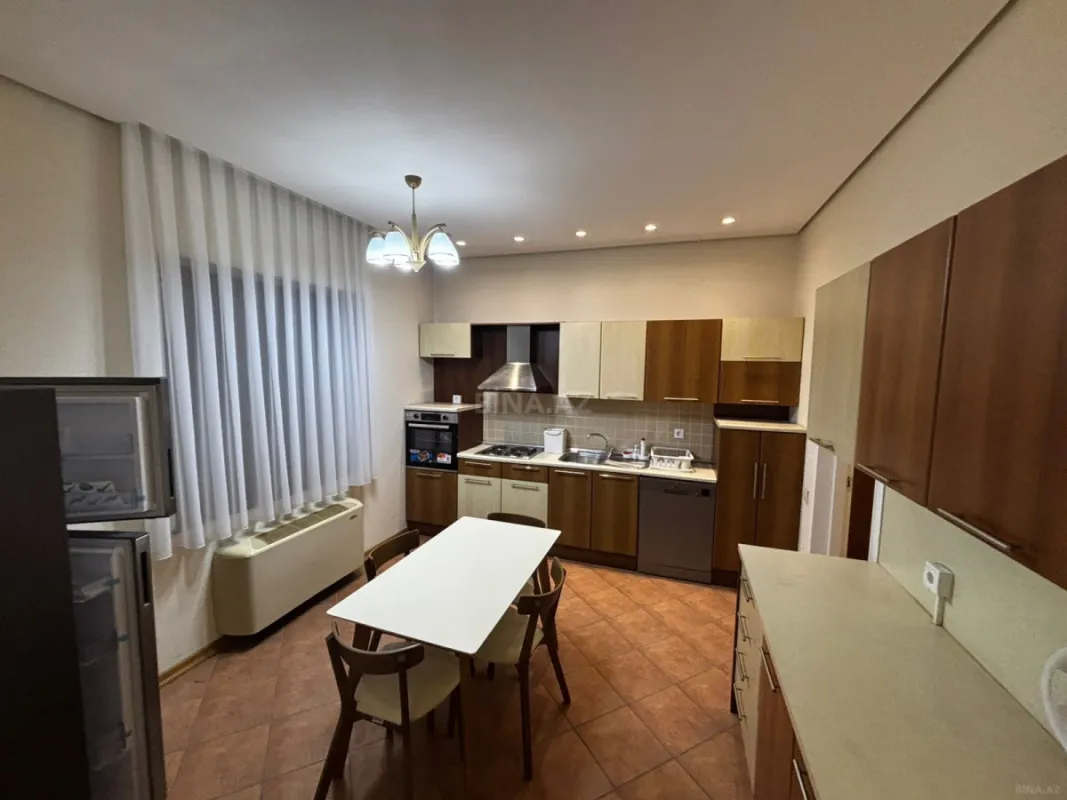 Kirayə verilir 7 otaqlı mənzil 350 m²