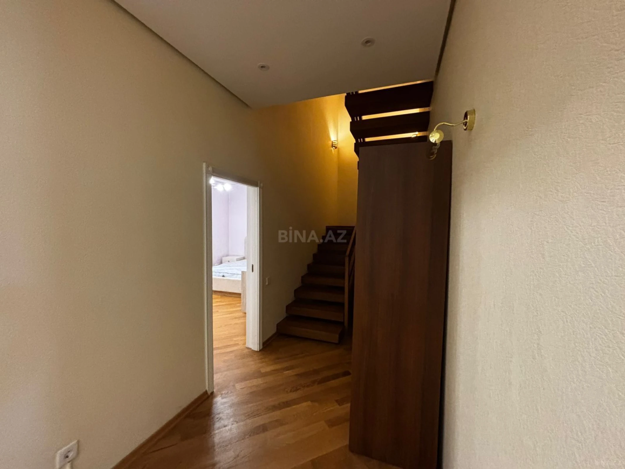 Kirayə verilir 7 otaqlı mənzil 350 m²