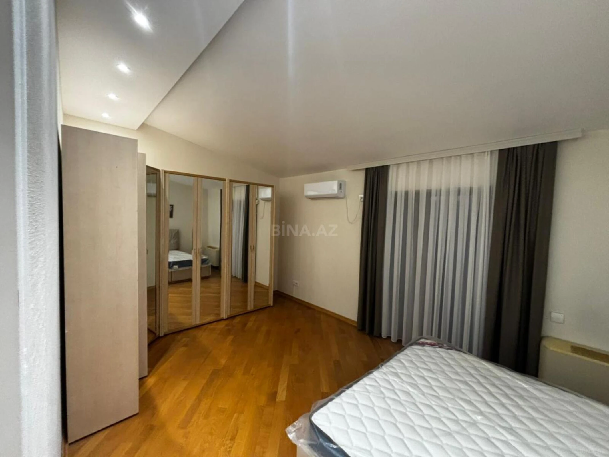 Kirayə verilir 7 otaqlı mənzil 350 m²