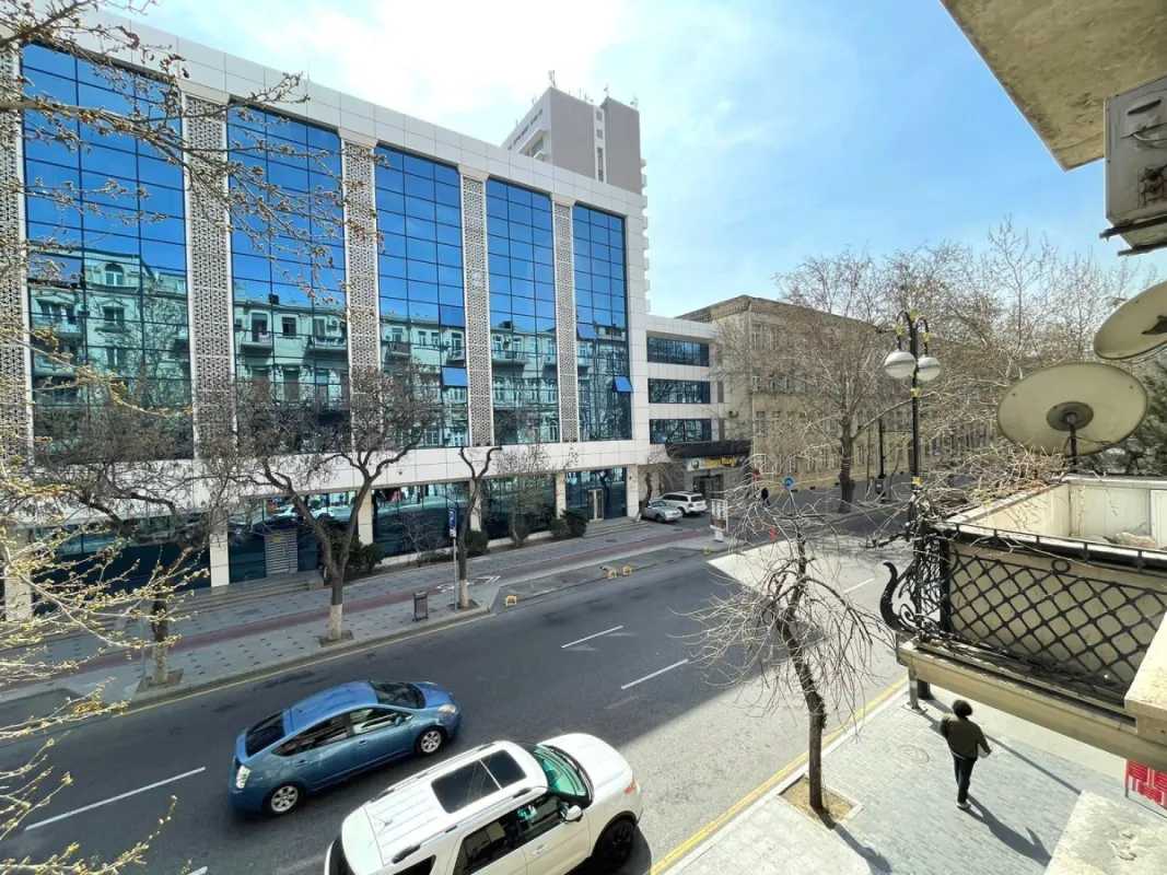 Kirayə verilir 4 otaqlı ofis 150 m²