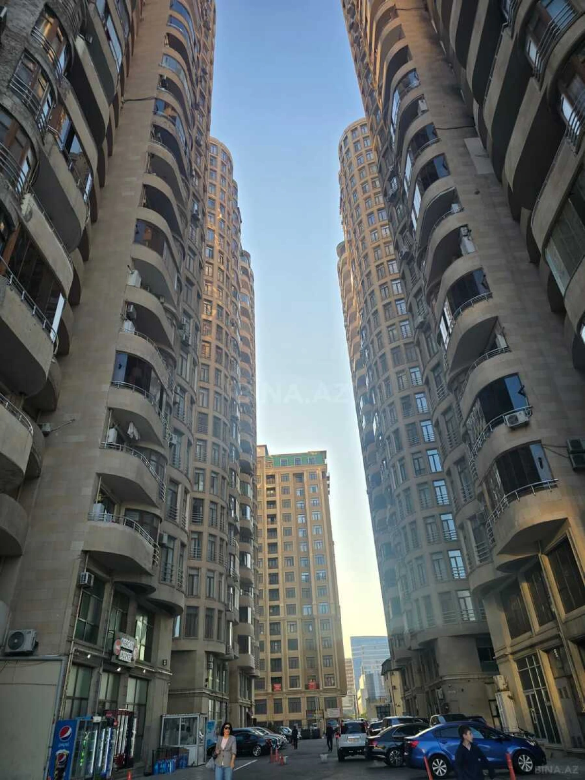 Satılır 5 otaqlı mənzil 230 m²