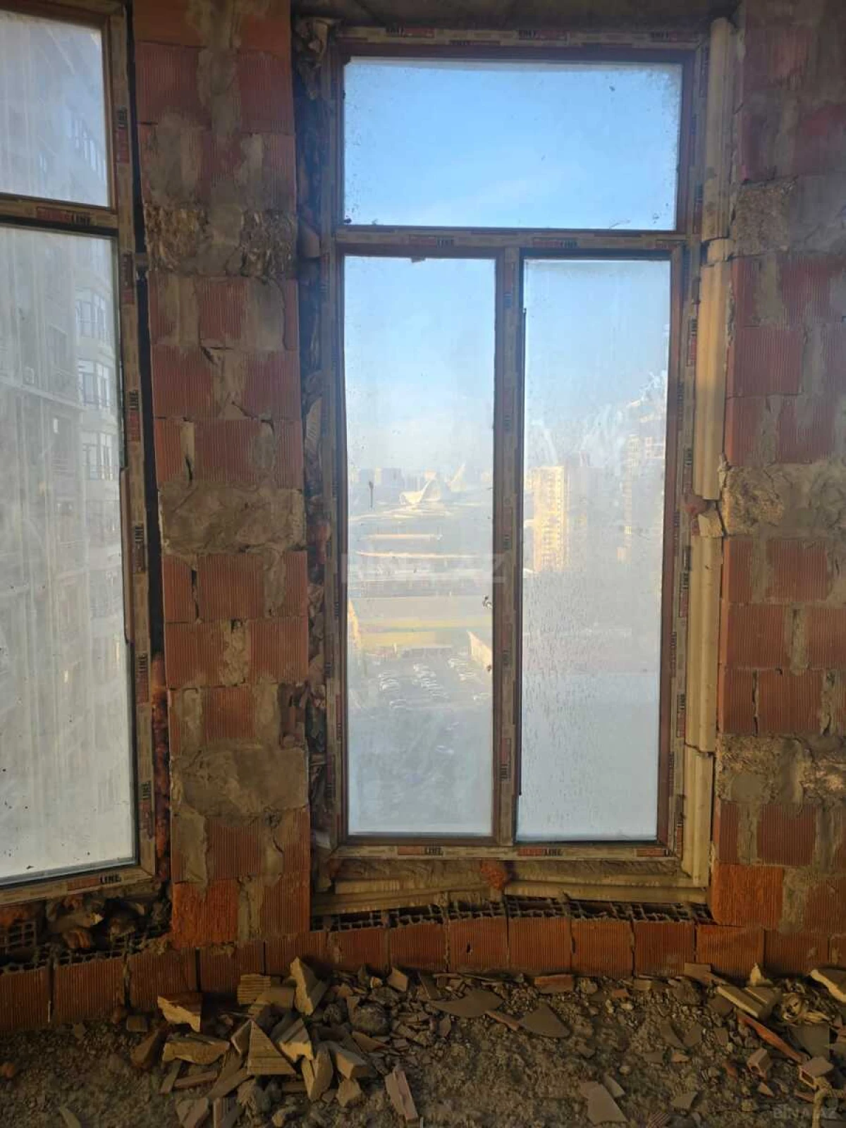 Satılır 5 otaqlı mənzil 230 m²