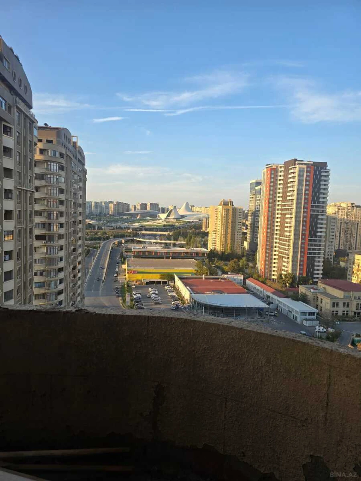 Satılır 5 otaqlı mənzil 230 m²